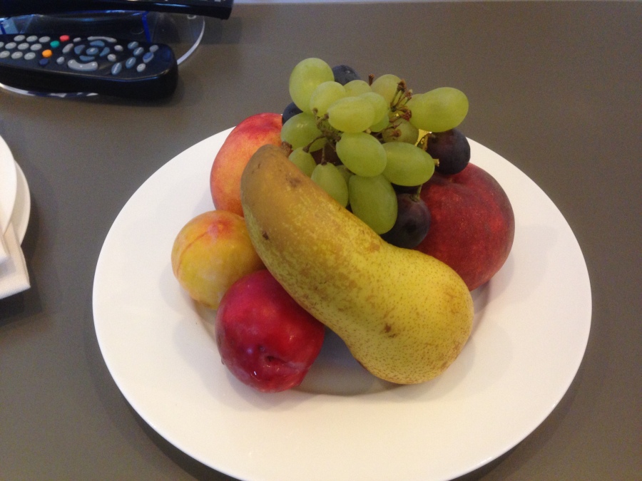 Fruit plate welcome amenity