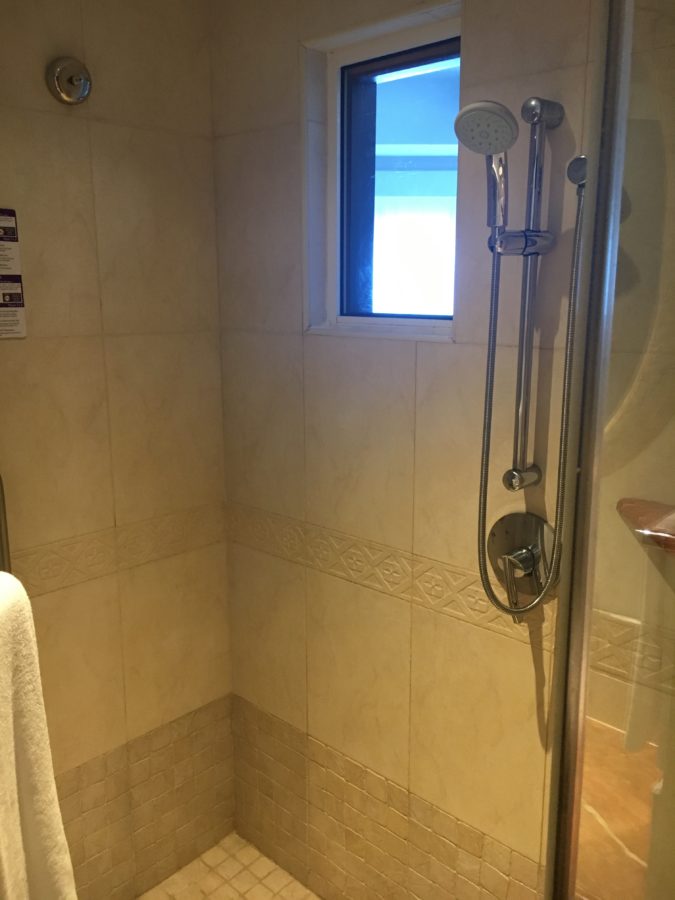Shower with 2 shower heads